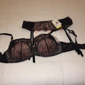 B.tempt’d bra / garter set NWT black pink 38D M/L